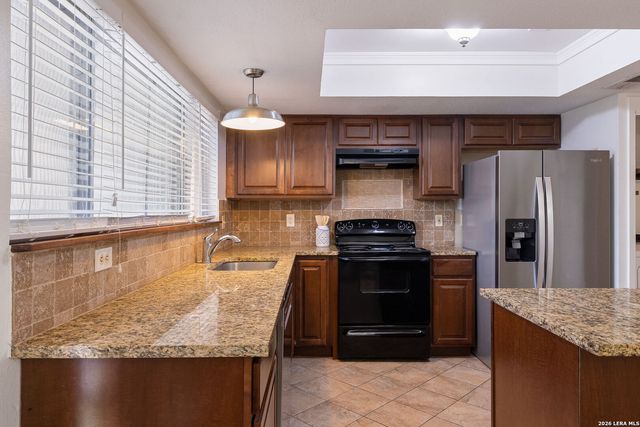 6814 Crown Rdg, San Antonio, TX 78239