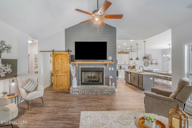 1319 Anglers Cove Way, Sevierville, TN 37876