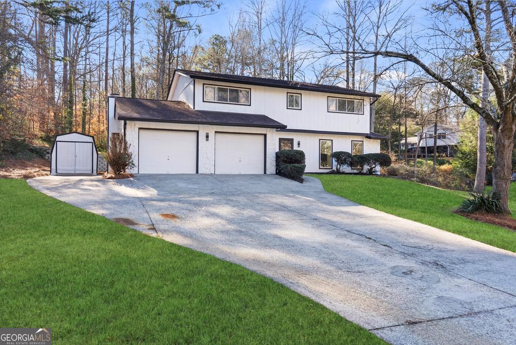 3428 Runelle Place SW, Lilburn, GA 30047