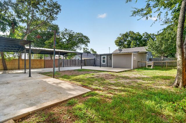 805 Houston Street, Arlington, TX 76012