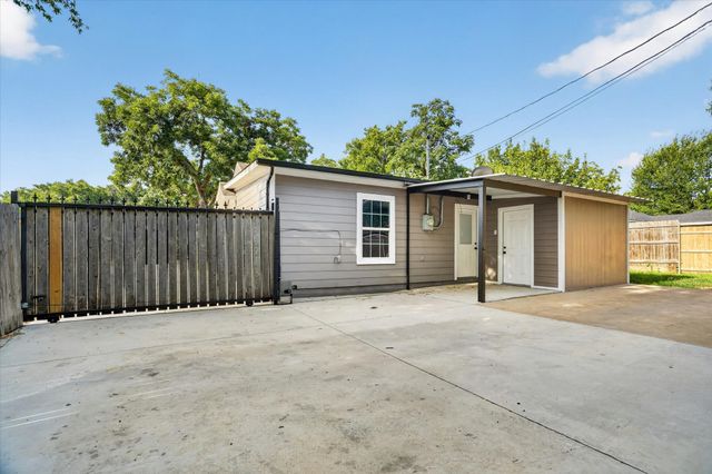 805 Houston Street, Arlington, TX 76012