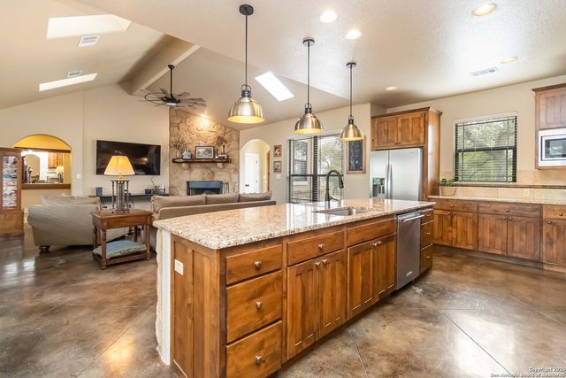 1787 Mountain SPGS, Canyon Lake, TX 78133
