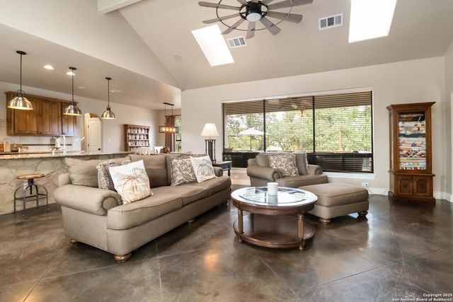 1787 Mountain SPGS, Canyon Lake, TX 78133
