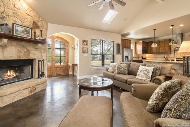1787 Mountain SPGS, Canyon Lake, TX 78133