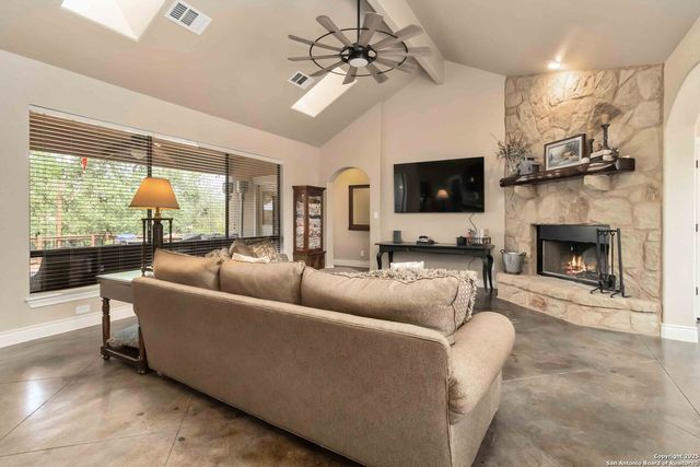 1787 Mountain SPGS, Canyon Lake, TX 78133