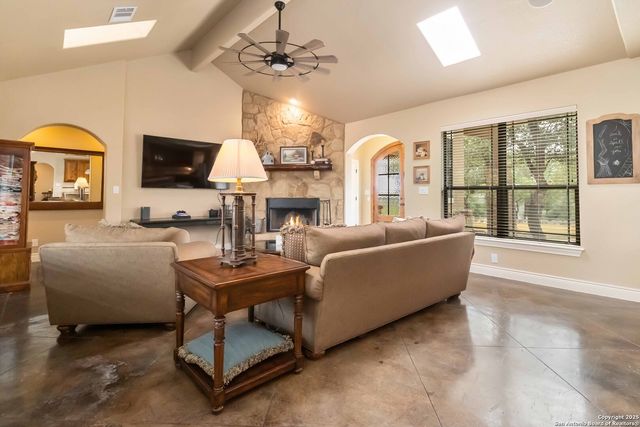 1787 Mountain SPGS, Canyon Lake, TX 78133