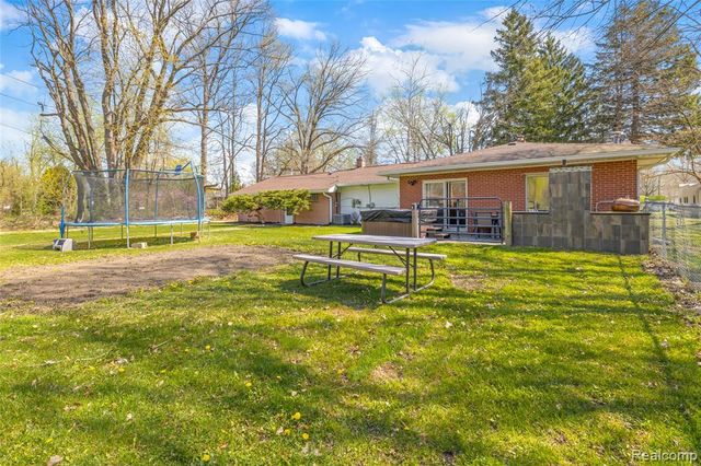 16000 S Huron River Drive, Romulus, MI 48174