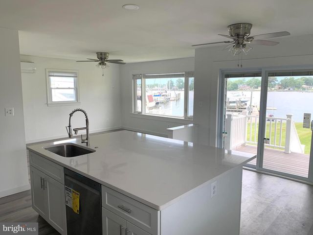 7212 BAY FRONT RD, Baltimore, MD 21219