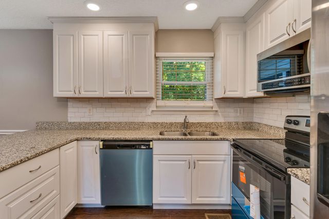 2017 Jacquelin Drive, Soddy Daisy, TN 37379