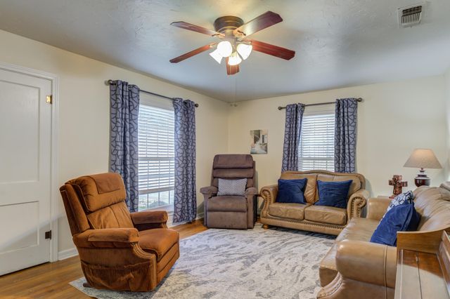 916 E Tate Street, Brownfield, TX 79316