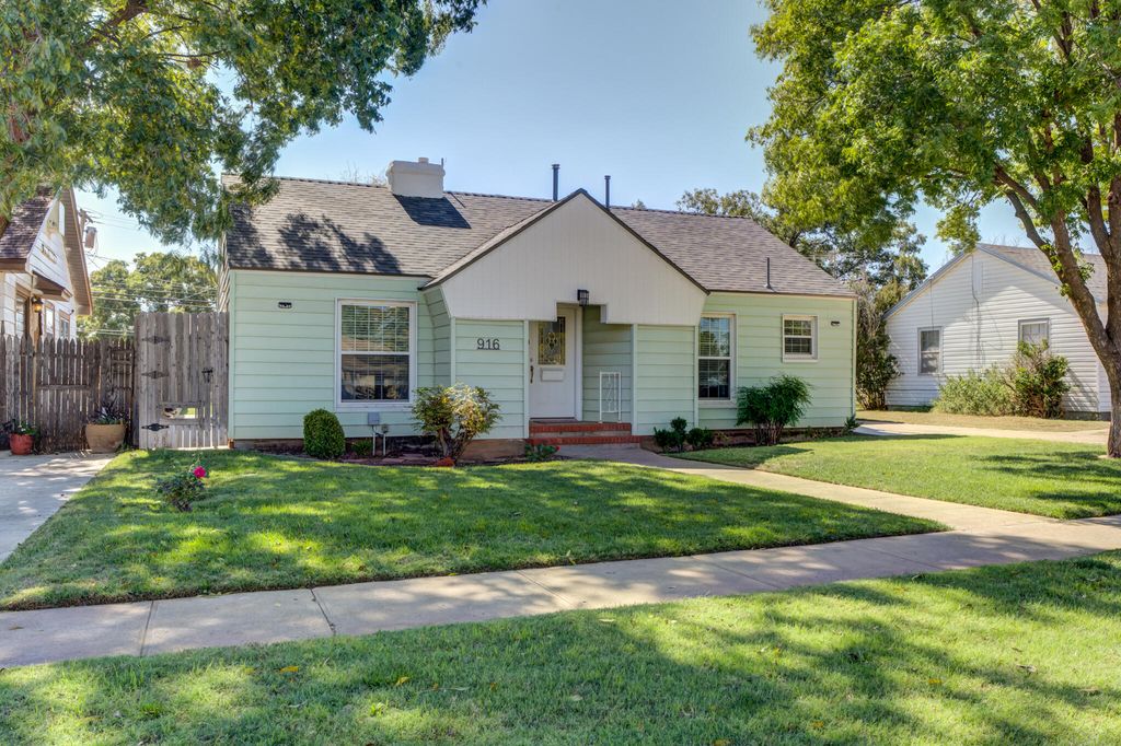 916 E Tate Street, Brownfield, TX 79316