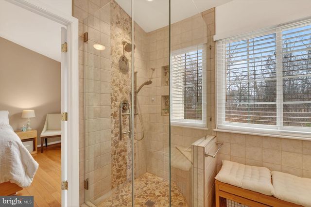 5528 JOWETT CT, Alexandria, VA 22315