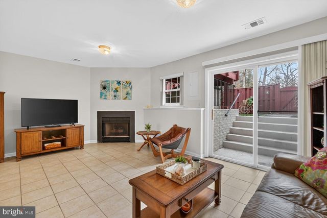 5528 JOWETT CT, Alexandria, VA 22315