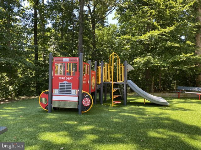 5528 JOWETT CT, Alexandria, VA 22315