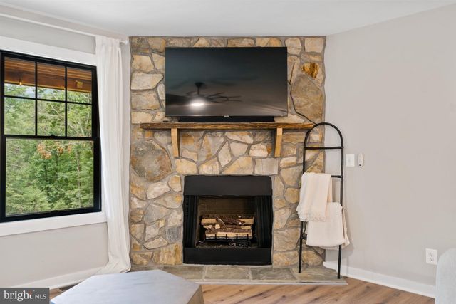 80 RIVER OAK DR, Bentonville, VA 22610