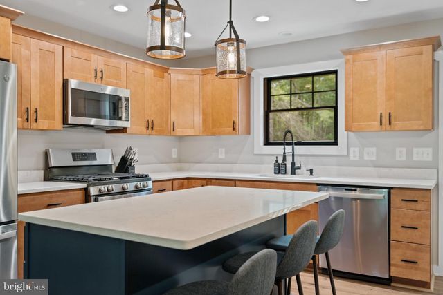 80 RIVER OAK DR, Bentonville, VA 22610