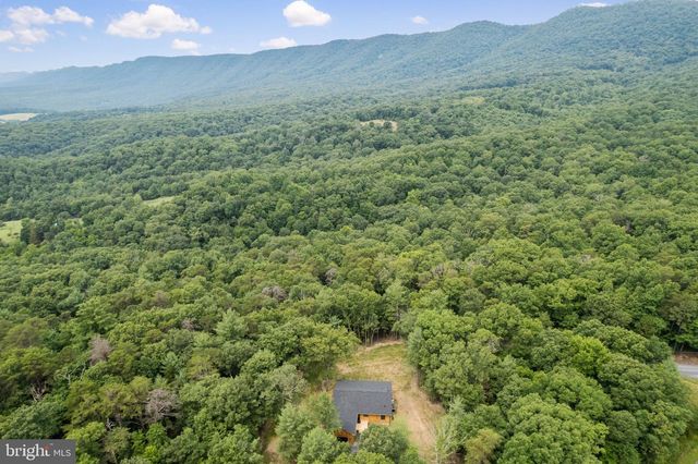 80 RIVER OAK DR, Bentonville, VA 22610