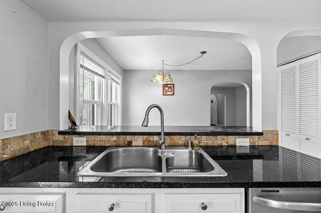 7912 3rd Street Rd, Louisville, KY 40214