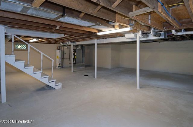 7912 3rd Street Rd, Louisville, KY 40214