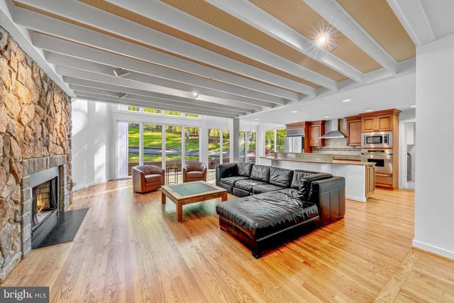 125 EAGLES MERE RD, Great Falls, VA 22066