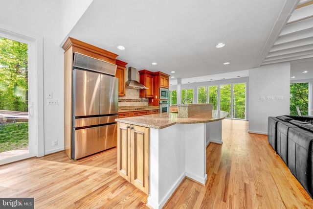 125 EAGLES MERE RD, Great Falls, VA 22066