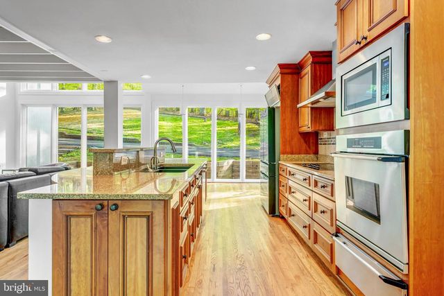 125 EAGLES MERE RD, Great Falls, VA 22066