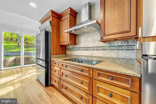 125 EAGLES MERE RD, Great Falls, VA 22066