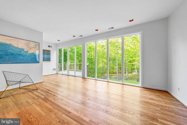 125 EAGLES MERE RD, Great Falls, VA 22066