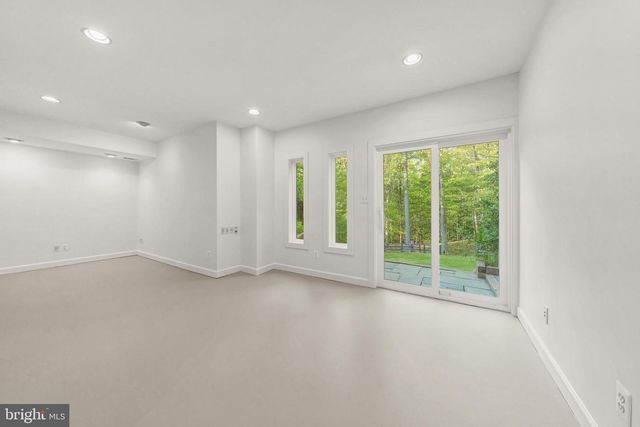 125 EAGLES MERE RD, Great Falls, VA 22066