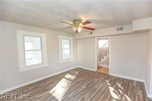 6 Burtis ST, Portsmouth, VA 23702