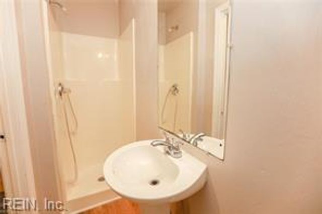 6 Burtis ST, Portsmouth, VA 23702