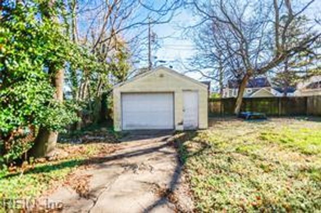 6 Burtis ST, Portsmouth, VA 23702