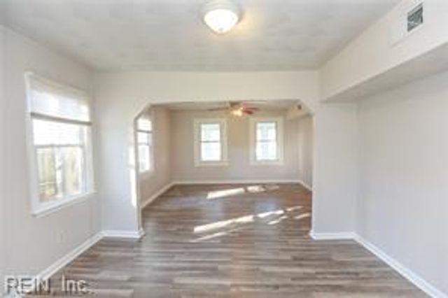 6 Burtis ST, Portsmouth, VA 23702