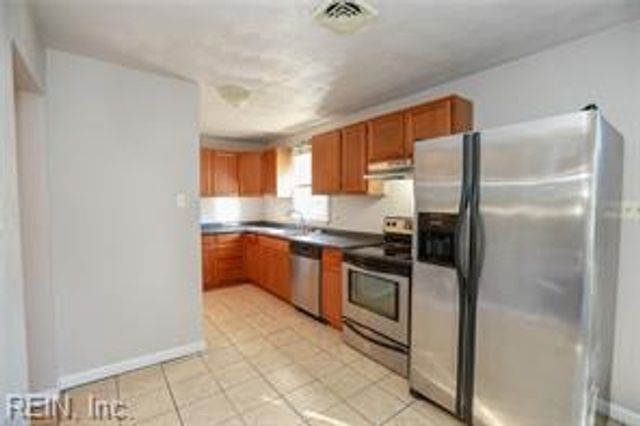 6 Burtis ST, Portsmouth, VA 23702