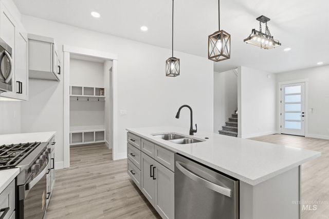 6829 W Ustick, Boise, ID 83704