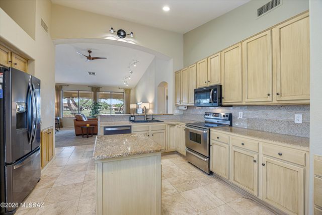 1265 N Birds Nest Road, Green Valley, AZ 85614