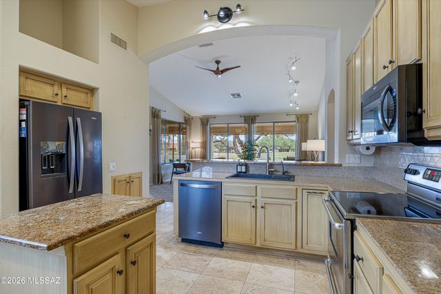 1265 N Birds Nest Road, Green Valley, AZ 85614