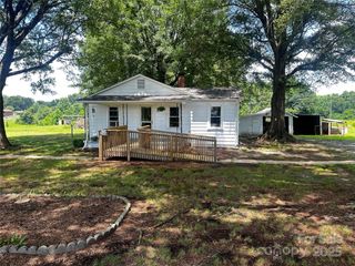 135 Hendren Lane, Hiddenite, NC 28636
