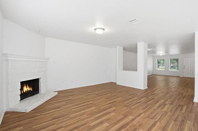 932 Robbins Way, Saginaw, TX 76179