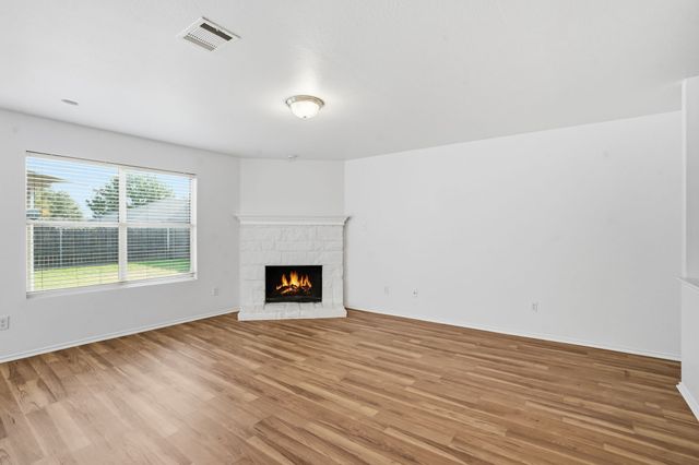 932 Robbins Way, Saginaw, TX 76179