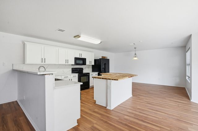 932 Robbins Way, Saginaw, TX 76179