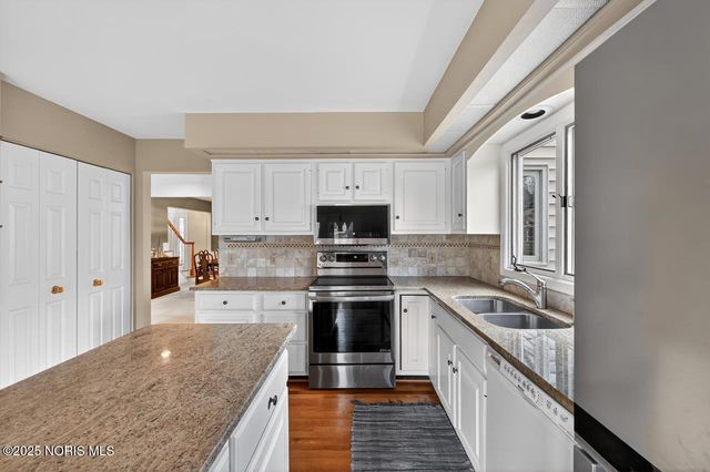 4414 Todd Drive, Sylvania, OH 43560