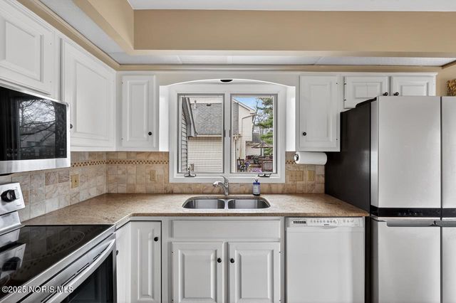 4414 Todd Drive, Sylvania, OH 43560