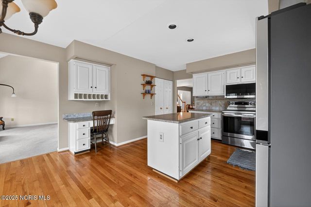 4414 Todd Drive, Sylvania, OH 43560