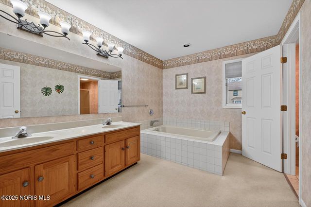 4414 Todd Drive, Sylvania, OH 43560