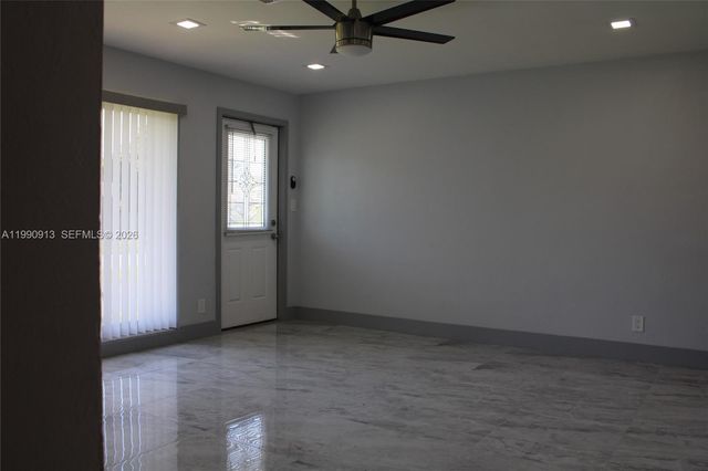 2411 SW 6th St, Fort Lauderdale, FL 33312