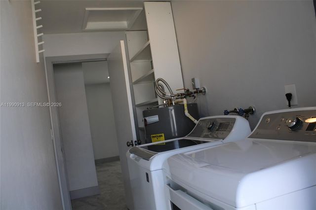 2411 SW 6th St, Fort Lauderdale, FL 33312