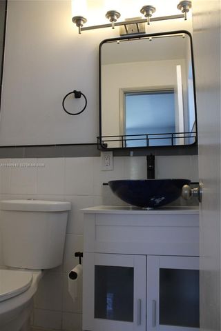 2411 SW 6th St, Fort Lauderdale, FL 33312