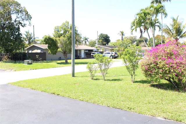 2411 SW 6th St, Fort Lauderdale, FL 33312