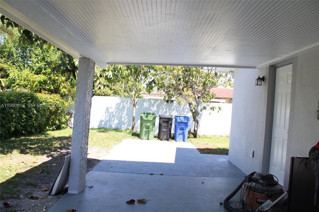 2411 SW 6th St, Fort Lauderdale, FL 33312